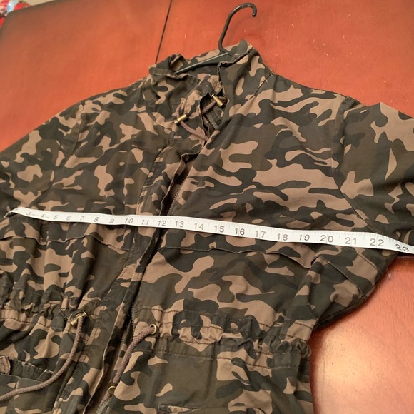 Kensie XL Camo Jacket. - Picture 7 of 7